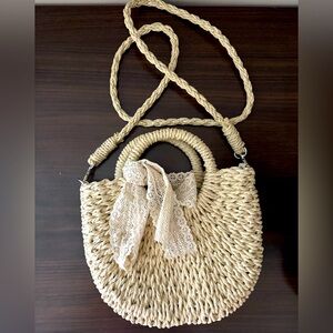 Small straw material women’s handbag for vacations/beach holidays